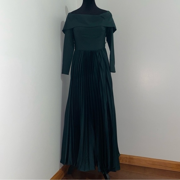 NEW! Hutch- Long-Sleeve Off-The-Shoulder Pleated Maxi Dress Size 2 Forest Green - Picture 6 of 16